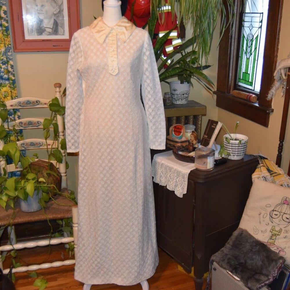 Vintage 60s Crochet Style Maxi Dress Button-Front Satin Collar Cream Size Large